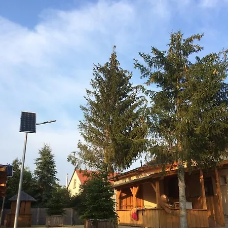 Artemisz Gasztro Konukevi *