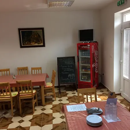 Konukevi Artemisz Gasztro